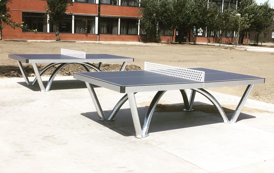 Twee tafeltennistafels